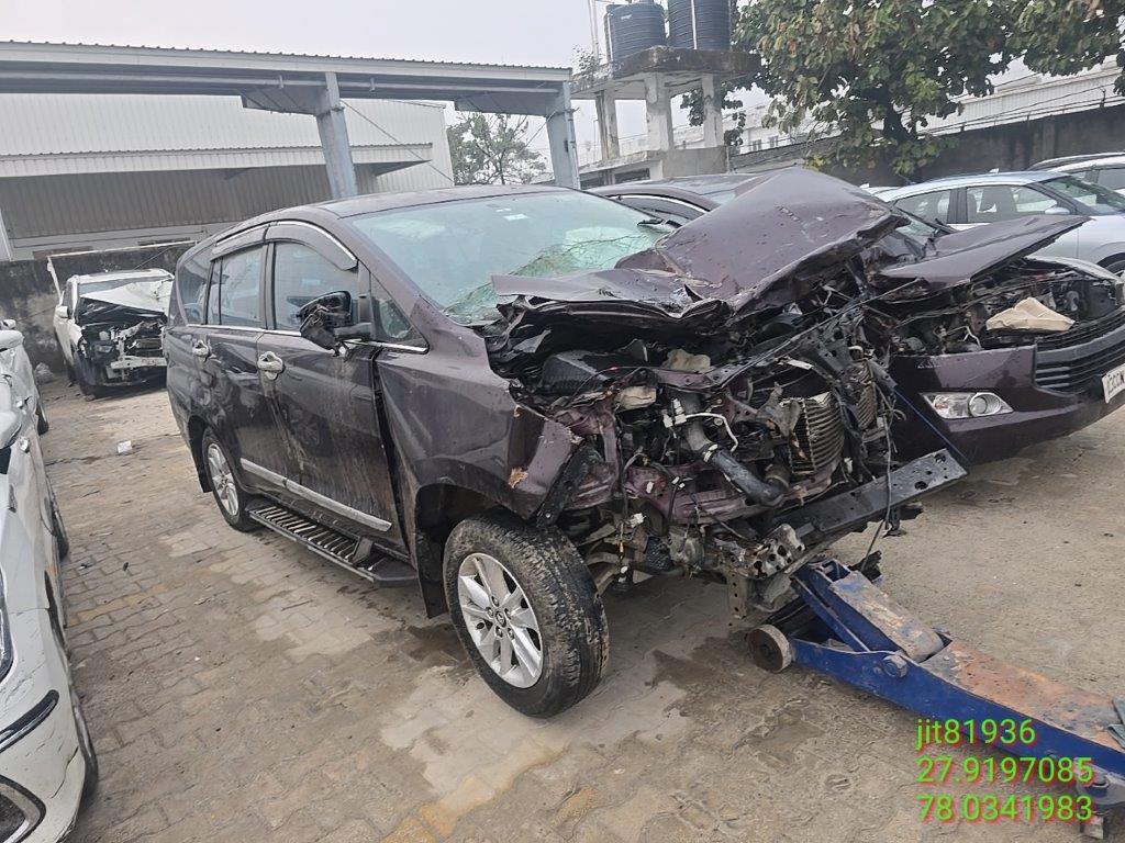  TOYOTA  INNOVA CRYSTA 2.4